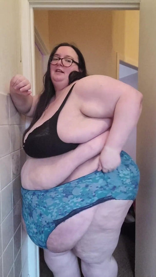 SSBBWLadyBrads: Sledujte, jak se svlékám