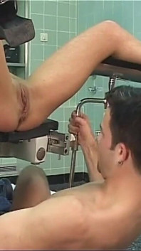 Dvojitá penetrace a výstřik na kundičku, MILF chcaní na gynekologa, který ji šuká