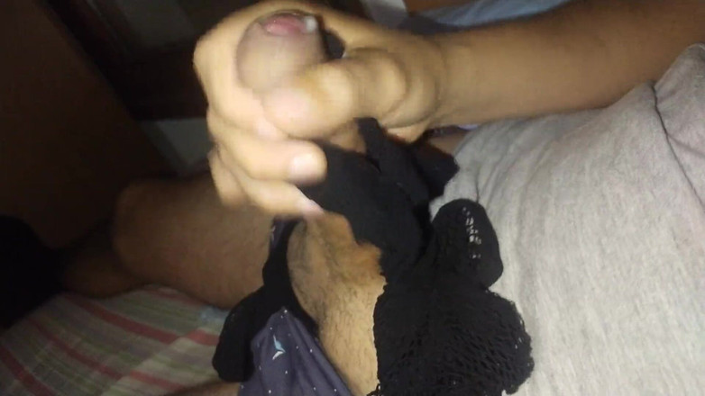 Lo Zborro: (dia Ita) Cuckold!, Ik kom klaar op de netkousen van...