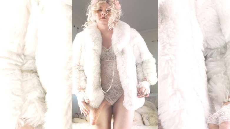 Trans fur bitch: Transfurlady danst in Bluefox en blanke Dessous