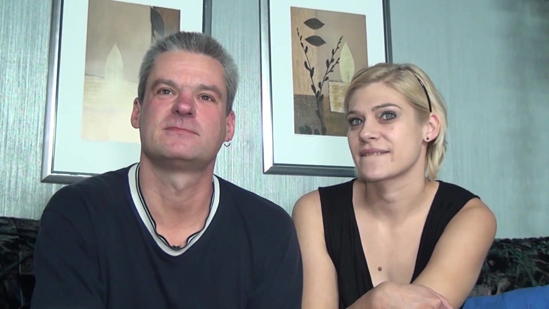 Swinger Friends Germany: Aquí a la mujer y al hombre les gusta chupar...