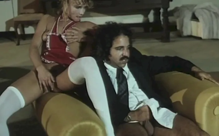 Inhonorof porn: Big Italian Orgy with Ron Jeremy and Cicciolina