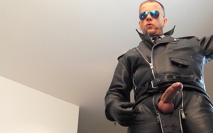 GERMANE_XL: Ledermann 6 спермних ударів XL і фонтани