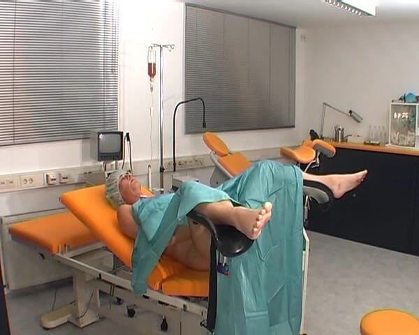 Rubber & Clinic Studio - 1ATOYS: Гінеколог мрії - наповнюючи його свіжою гарячою сечею