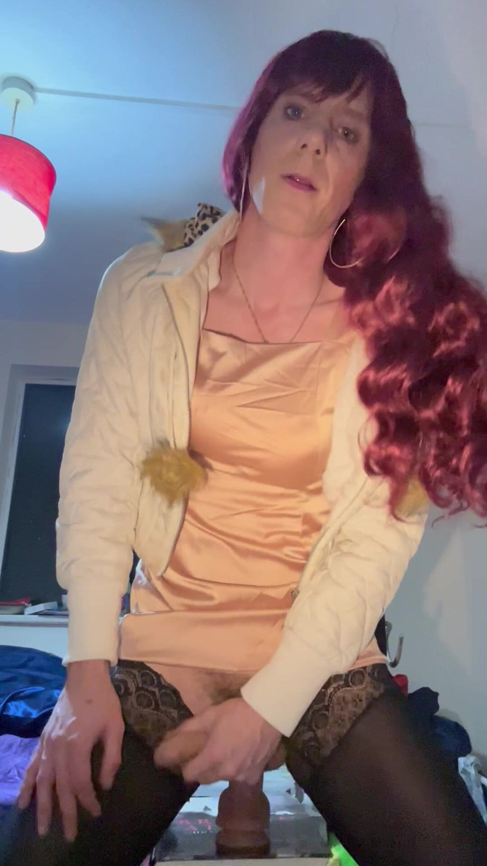 Jessica silk: Jess Silk menunggang dildo