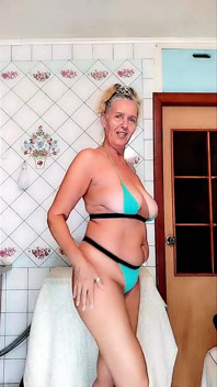 A Favorite Sea-colored Swimsuit Decorates Your Body with Your Own Hands.
