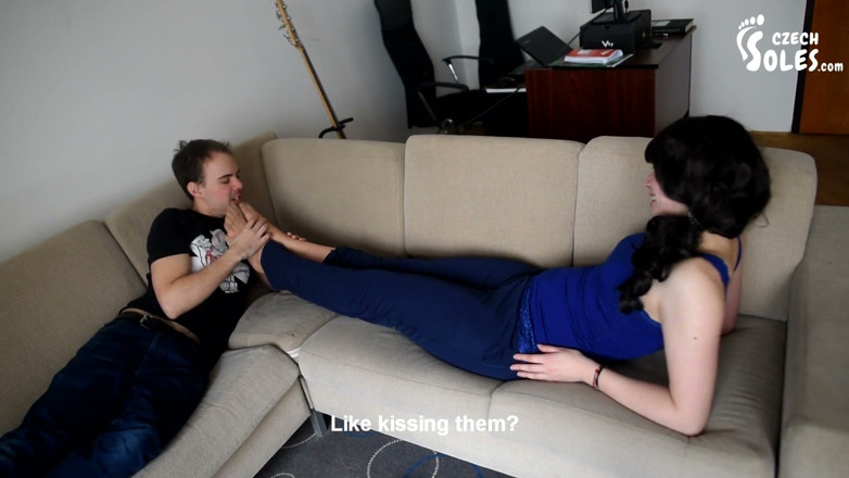 Czech Soles - foot fetish content: ¡Hola! Quiero probar mi pantimedias malolientas