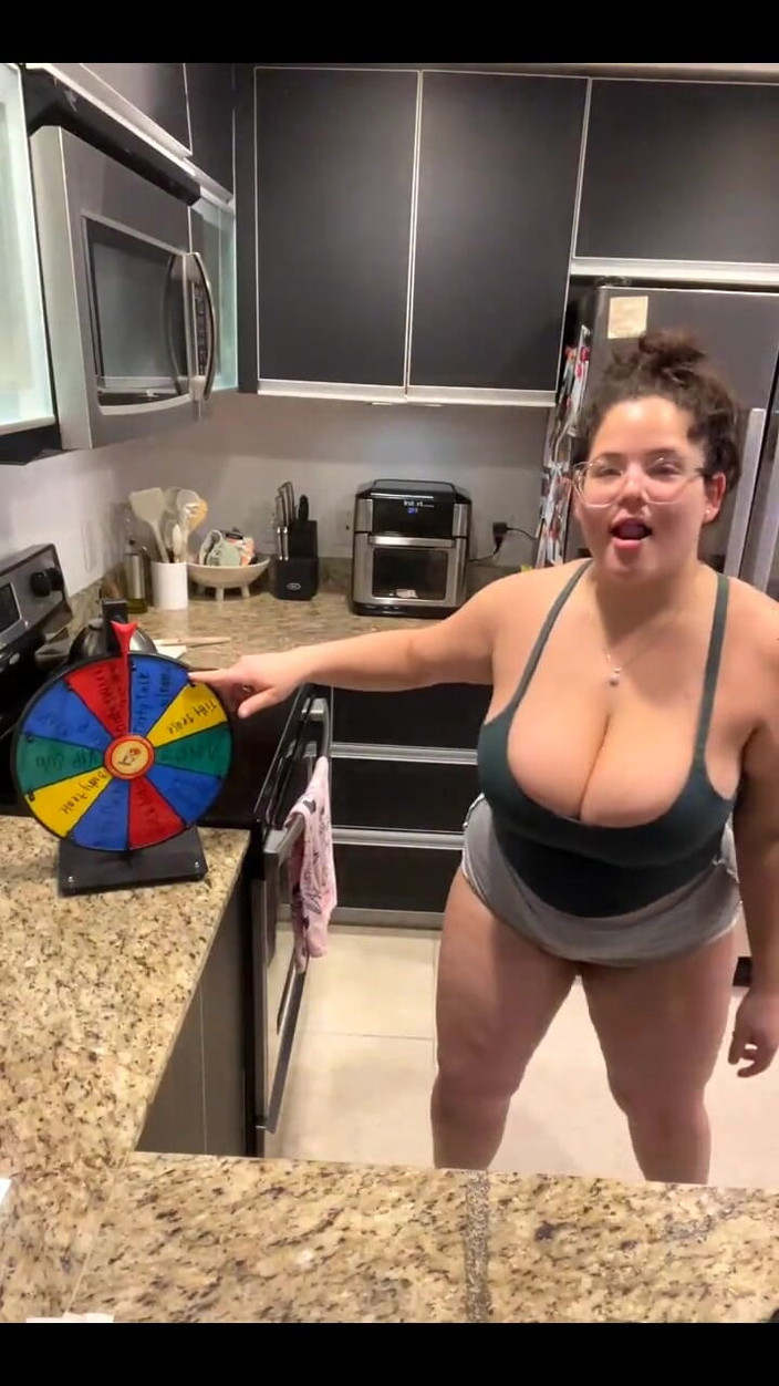 Dani Valentina: Eine runde am rad