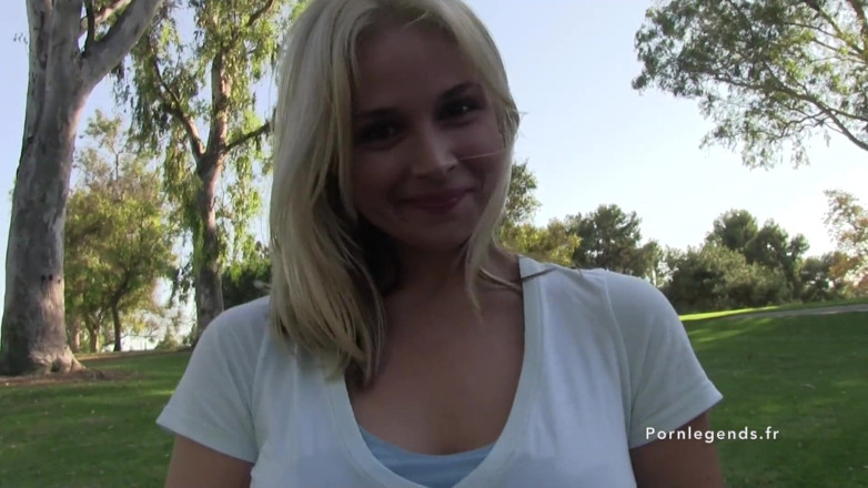 Estelle and Friends: Sarah Vandella está lista para tomar polla y tragar cargas