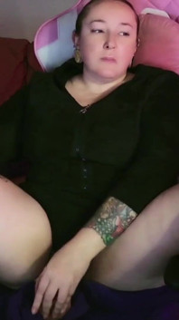 Awek streamer mengongkek pepeknya dengan dildo
