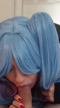 Sexy Moglie MILF Latina in Cosplay Mi Fa Una Sega, La Cavalco in Piedi E Lei Finisce in Bocca
