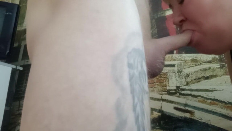 Zona901: Fucked mouth and then in the pussy and filled it...