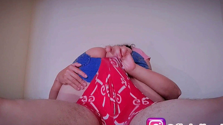 katha: Adik tiri dalam seluar jeans koyak berkongkek di katil abang...