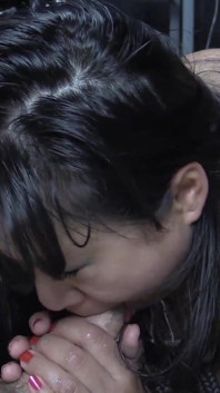 Perempuan jalang Asia dalam permainan BDSM dan sebatannya