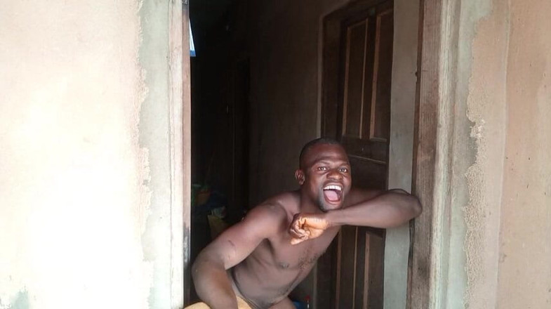 Moviesporn1: Solo la cama de las chicas me mueve