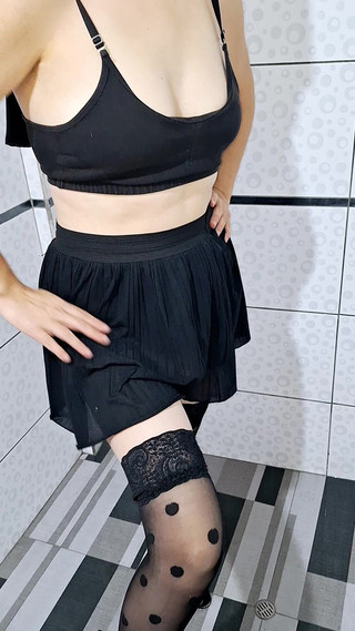 Agnes Swallow: Butuh Sedikit Untuk Buang Air Kecil Dalam Posisi Itu