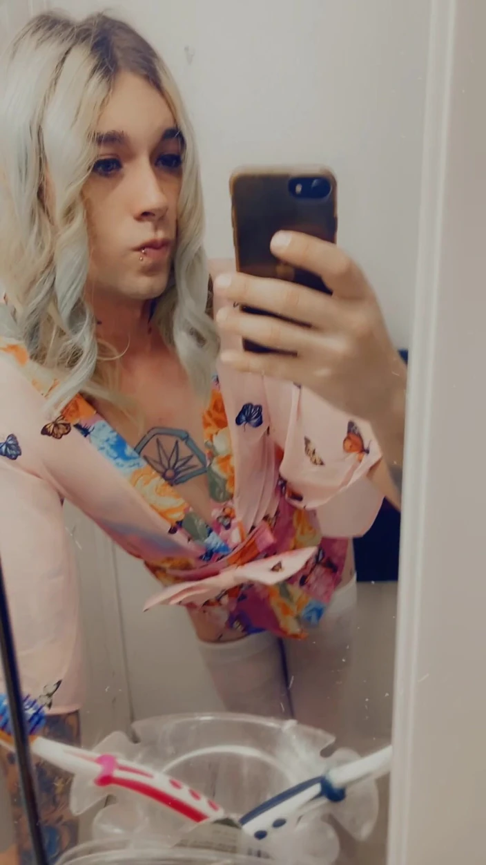 CarmenMelatonin: Awek Kimono Kiss mahukan zakar