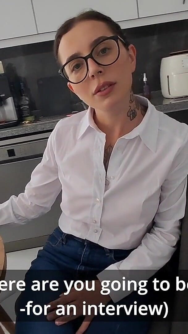 Ghomestory: 我继妹本来要去面试，但我把她的牛仔裤和屁股都撕破了！