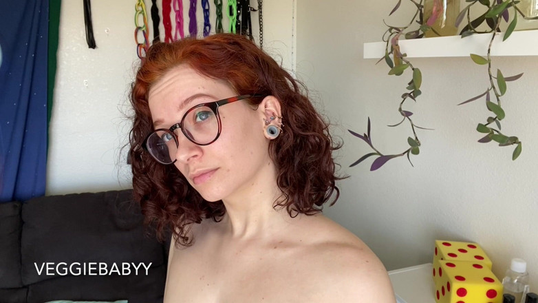 Veggiebabyy: Gioco di capelli rossi nudi ricci