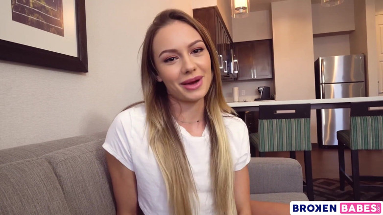 Broken babes: Stepdaughter Naomi Swann wants stepdad to give her first orgasm