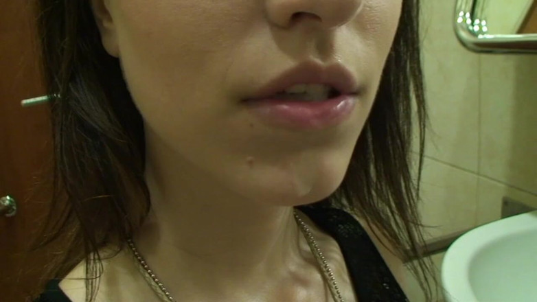 Facial flavor: सख्त लंड चूसने के लिए उठाया गया!