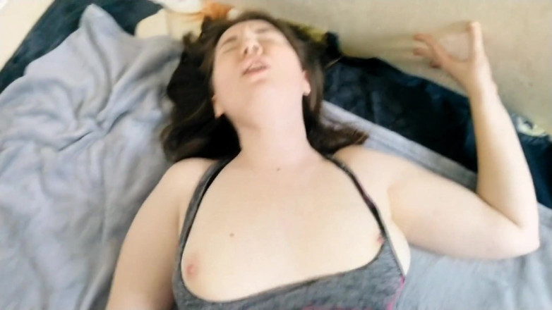 Waldemaria: 喷女王瓦尔德玛丽亚。美女疲惫不堪，厌倦了射精。颤抖的奶子会让你提前射精