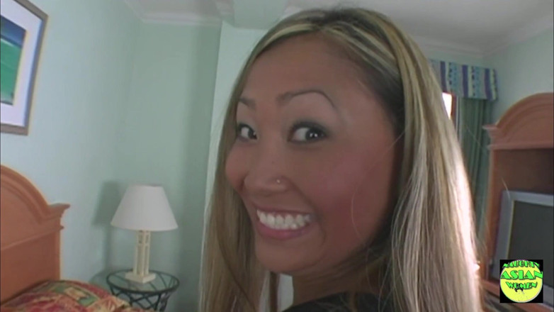 Naughty Asian Women: Un chico en una posición anal estilo perrito perfora a...