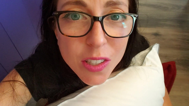 Nerdy_faery: Pillow Piss Humping