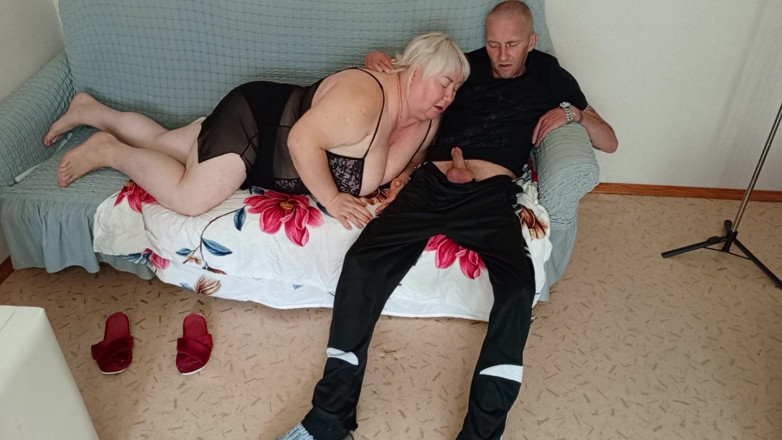 Zona901: 義母は私の口に射精する前に、長くて深い高品質のフェラチオをします