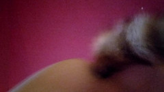 Joslin: Joslin चुदाई पूंछ प्लग हिलाते हुए