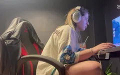 Farting While Playing Dress to Impress in Thongs