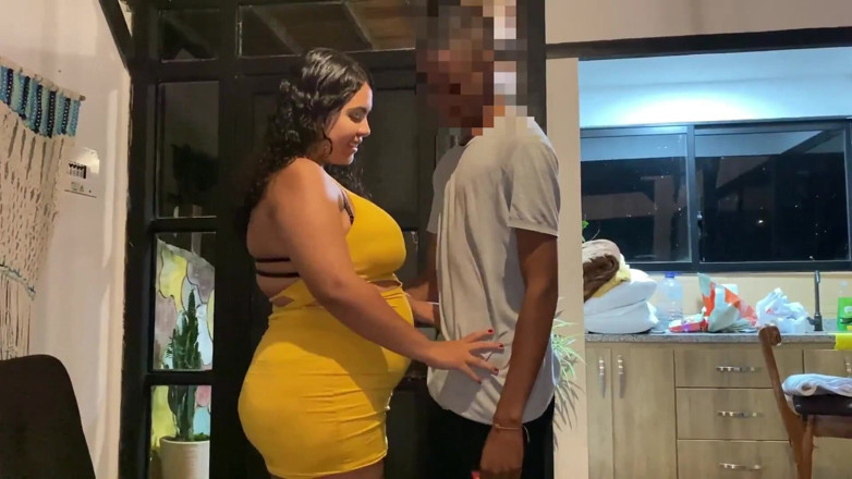 Xara Rouxxx: คุณแม่เลี้ยงของแฟนฉันจัดสามคนกับเรา