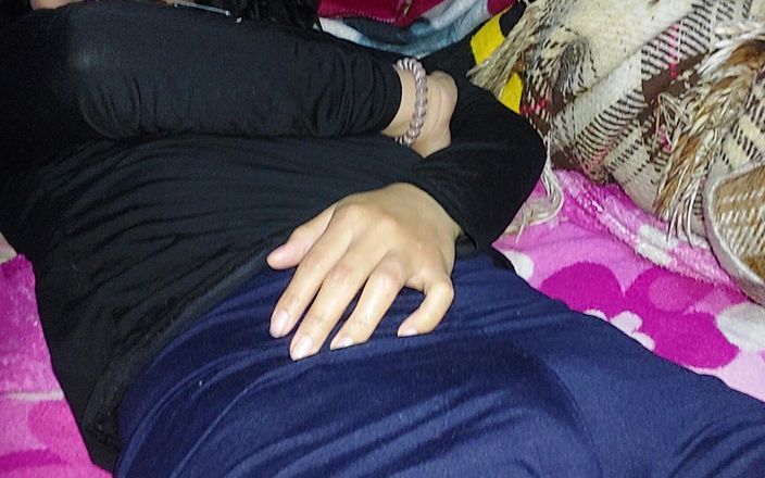 Josyandhot: 그는 내 보지를 만지려고 감히! 체육관 반바지를 입고 카멜토를 볼 수 없었어