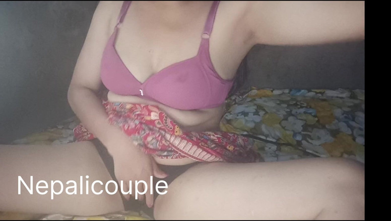 Nepalisexycouple: Den här klänningen är min favorit, det här är den enda jag älskar