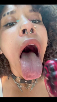 Sloppy Masturbation Session in the Car