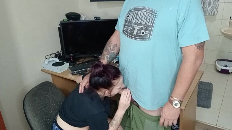 Bigjoefuckalott: Cocoldmy przyjaciel F****** twarz mojej żony