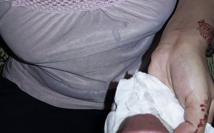 UnluckyDoll: Ongelukkige bal - pijpen en klaarkomen in kleding