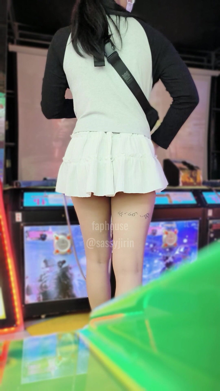 Caged sissy: Сіссі в клітці: аркадна перша спроба