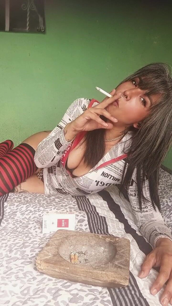 Casia Castro: Thời gian hút thuốc !!