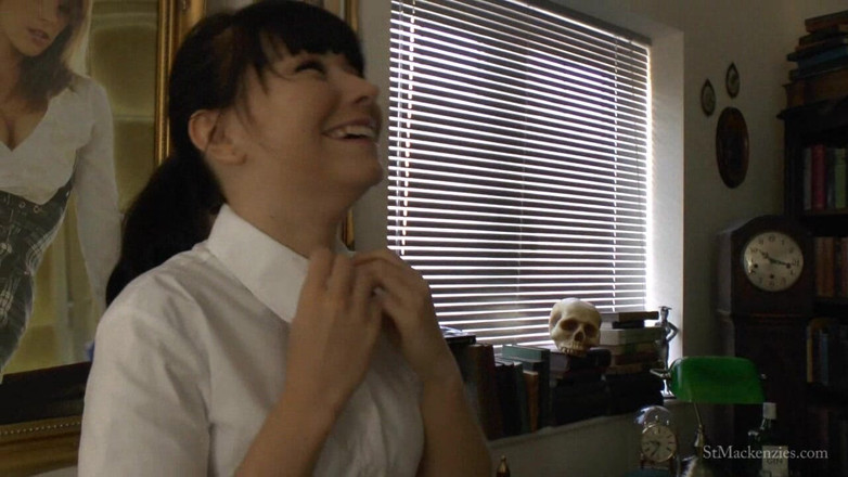 St Mackenzie's Archive: 海伦被多根小姐弄得脱衣和补偿