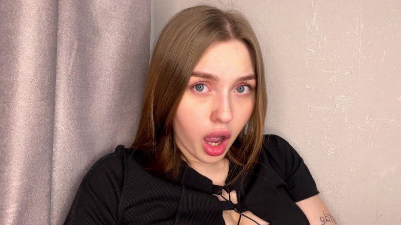 Honey Sasha: Dívka se šťavnatým zadkem se udělá, když je sama doma