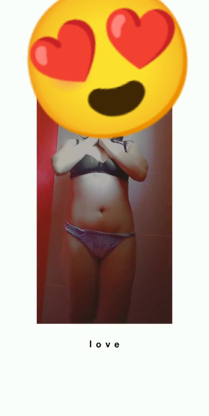 Eatrella j: Tânără doamnă dansând sexy, partea 2