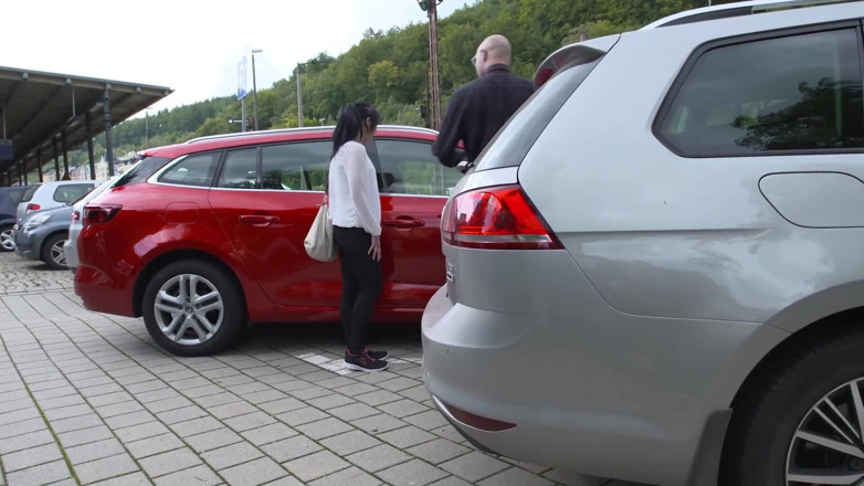Erotic Planet X: Cliente quente é fodido por vendedor de carro quente com pau...
