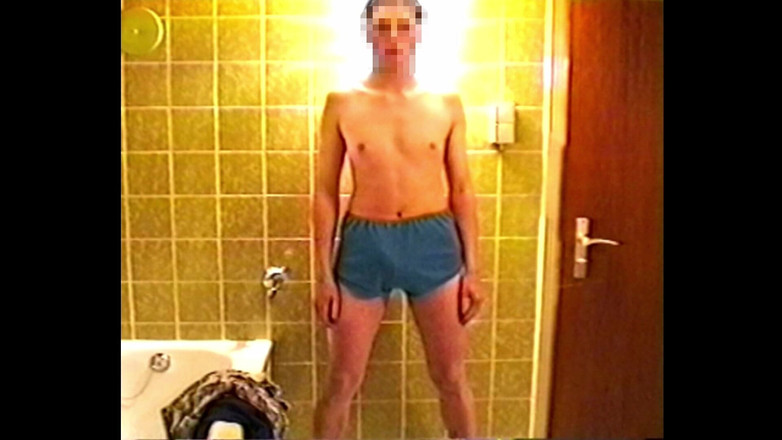 Mark Hannes: Pis de pene erecto y masturbación con cámara Hi8