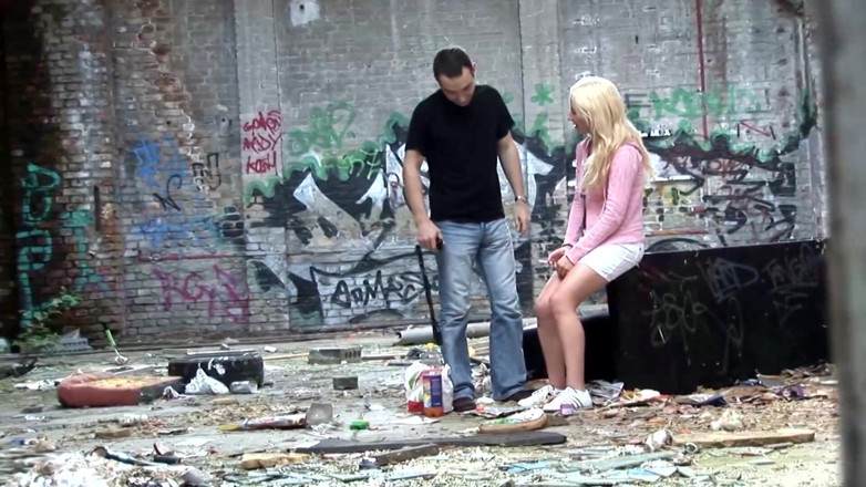 Public Entertainment: Deliciosa rubia milf follada en edificio abandonado