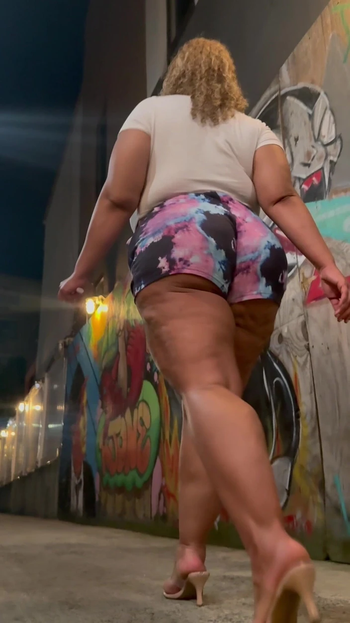 PutiLing: Thick Latina BBW with Short Shorts High Heels Redbone Thunder...