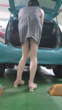 나는 차의 트렁크에서 자위했다.