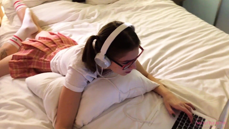My Little Betsy: Kejutan untuk peminat! Remaja Streamer Berakhir Siaran Dengan Melancap