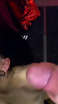 Jolee Love nimmt nach dem gangbang sperma in den mund