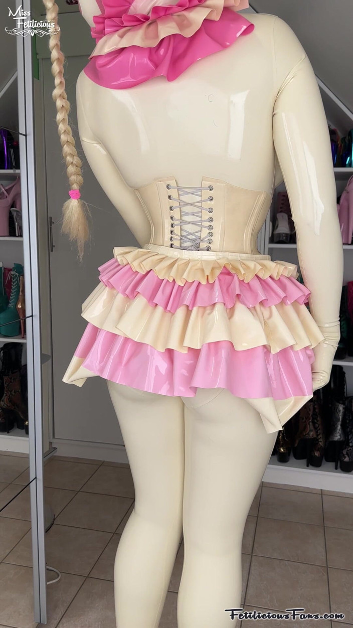 Miss_Fetilicious: Miss Fetilicious in Latex Barbie Doll Outfit